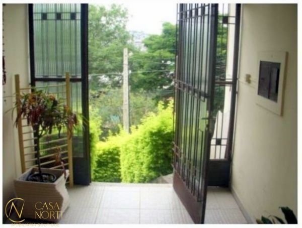 Sobrado à venda com 3 quartos, 240m², 1 suíte, 1 vaga, Rua Doutor Breno Dias de Castro no bairro Partenon em Porto Alegre
