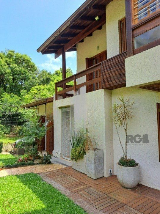 Casa à venda com 3 quartos, 149m², 1 suíte, 2 vagas, Rua Olécio Cavedini no bairro Espírito Santo em Porto Alegre