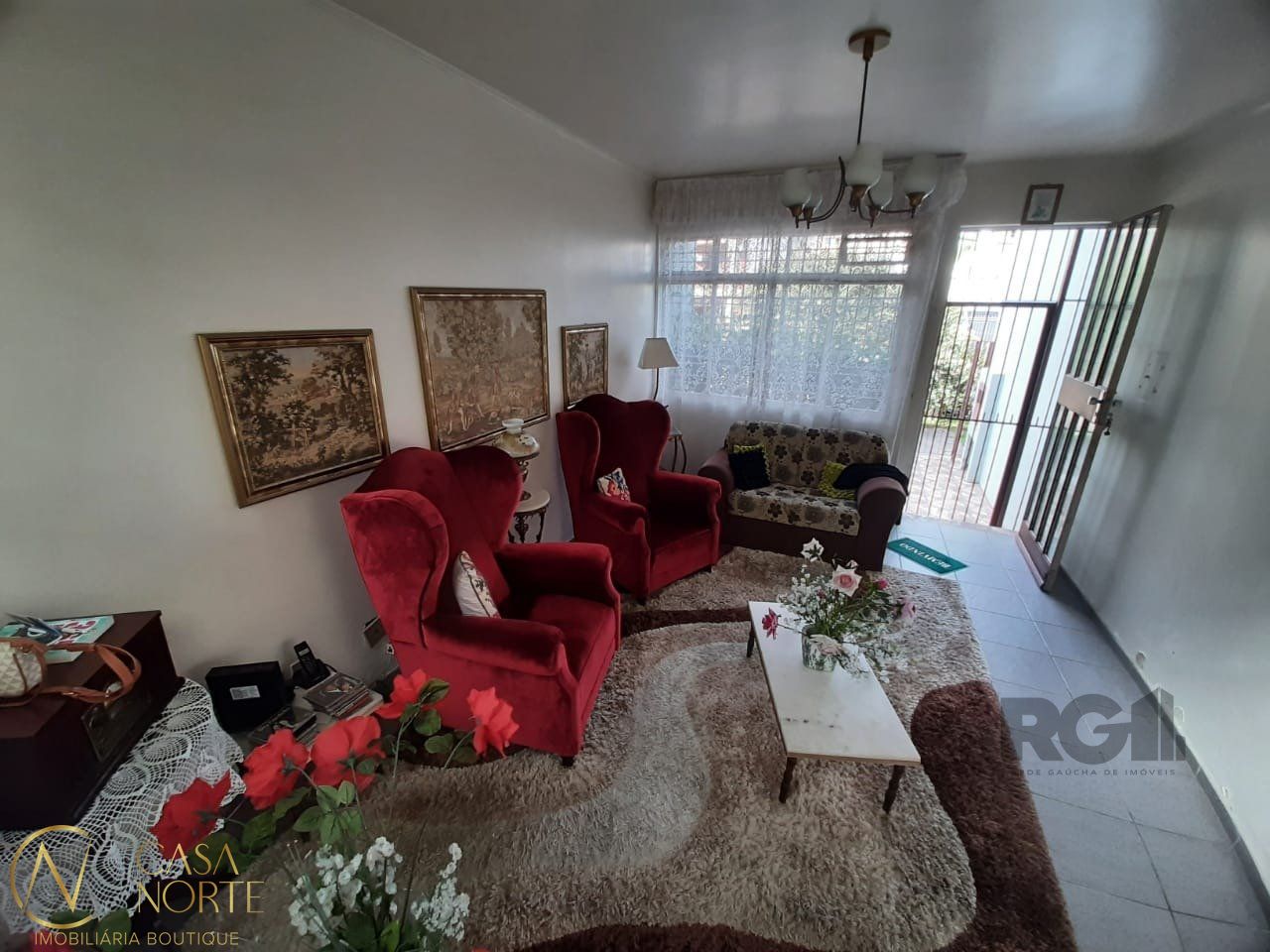 Casa à venda com 4 quartos, 256m², 1 suíte, 2 vagas, Rua Gomes Jardim no bairro Santana em Porto Alegre