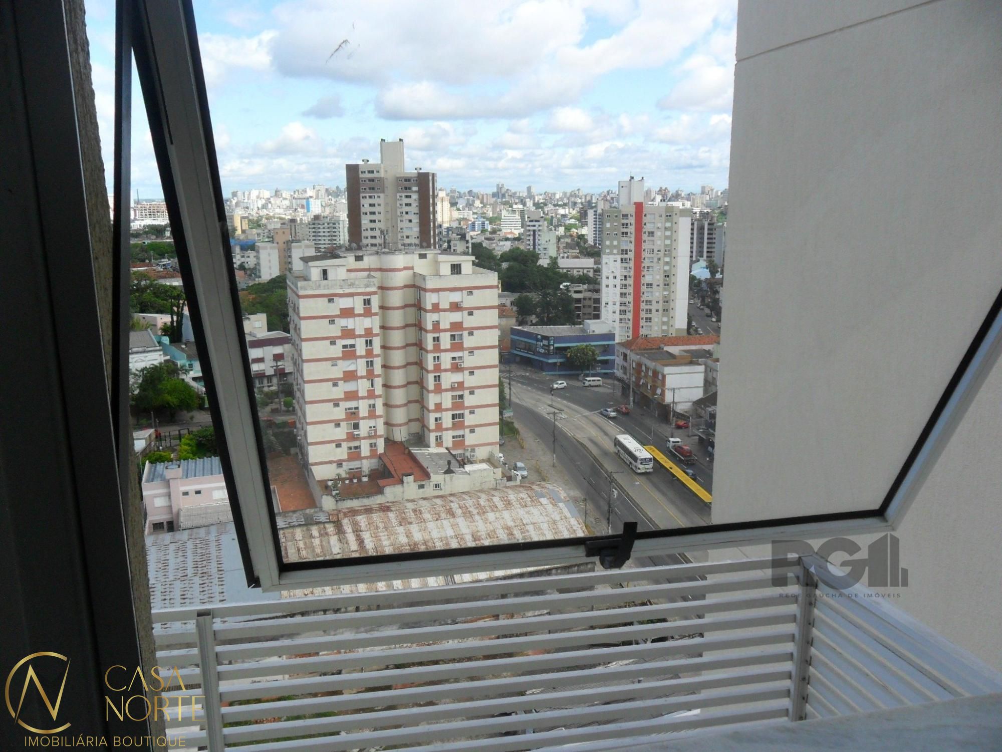 Sala Comercial à venda , 38m², 1 vaga, Avenida Bento Gonçalves no bairro Partenon em Porto Alegre