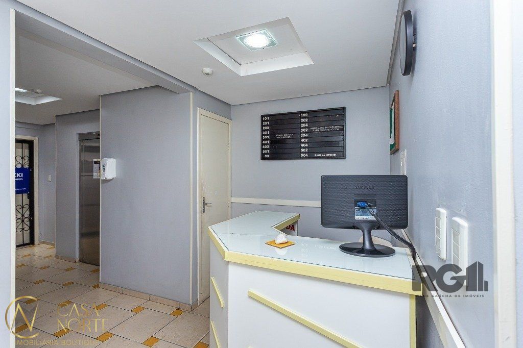 Sala Comercial à venda , 27m², Avenida Cristóvão Colombo no bairro Moinhos de Vento em Porto Alegre