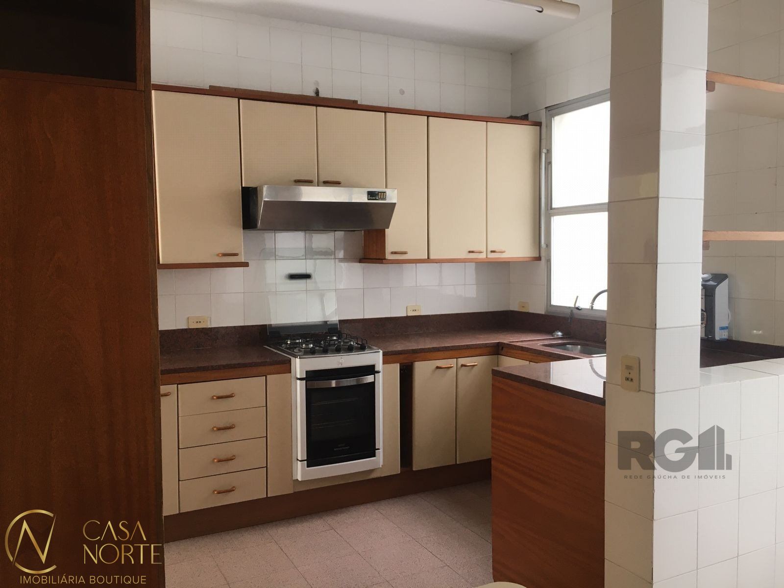 Apartamento à venda com 3 quartos, 164m², 1 suíte, 1 vaga, Rua Duque de Caxias no bairro Centro Histórico em Porto Alegre