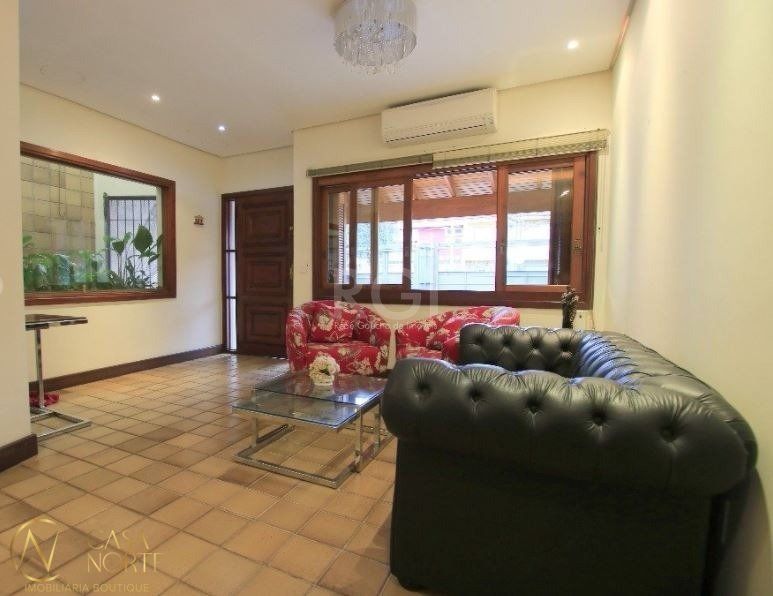 Casa à venda com 4 quartos, 395m², 4 suítes, 2 vagas, Rua Monsenhor Veras no bairro Santana em Porto Alegre