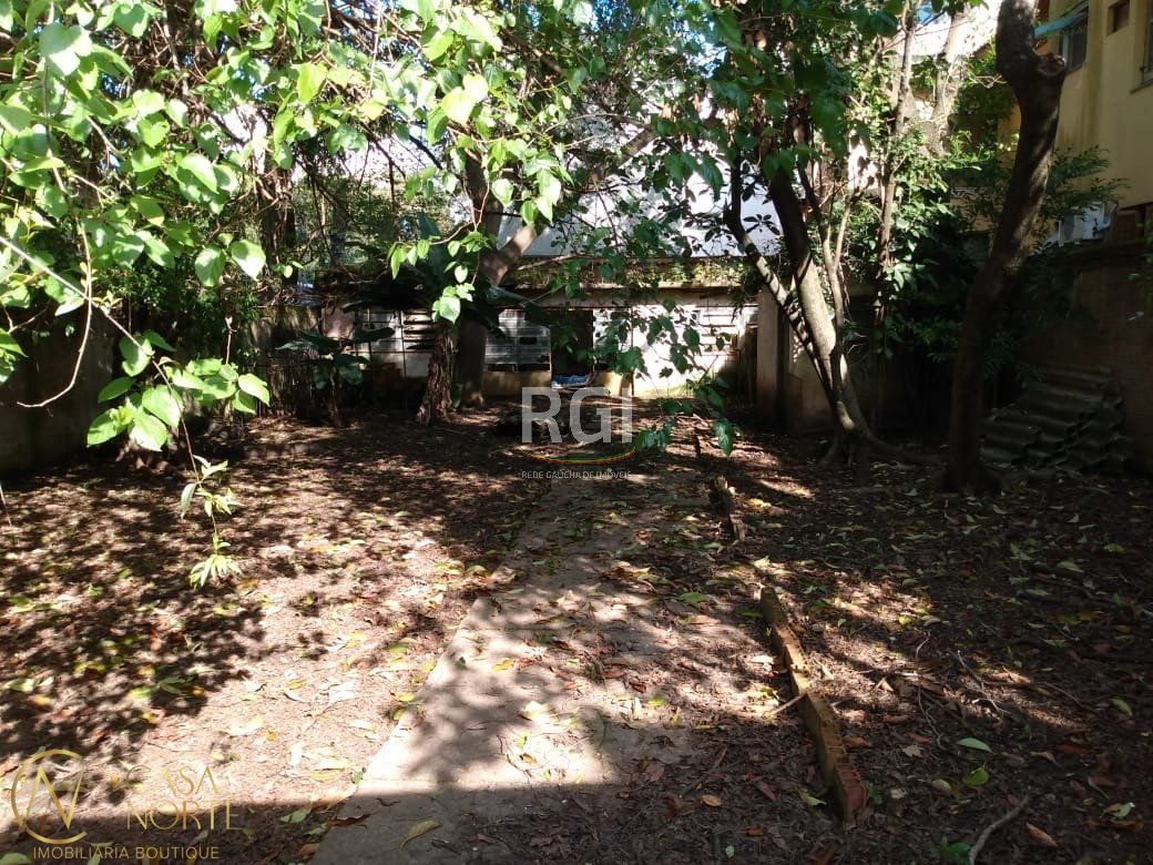 Casa à venda com 4 quartos, 280m², 1 vaga, Rua Veador Porto no bairro Santana em Porto Alegre