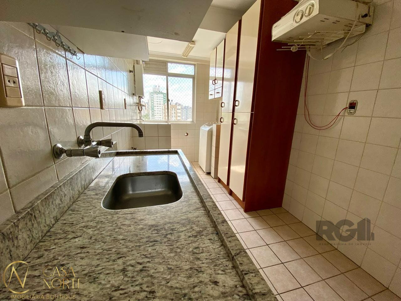 Apartamento à venda com 2 quartos, 71m², 1 vaga, Rua Gomes Jardim no bairro Santana em Porto Alegre