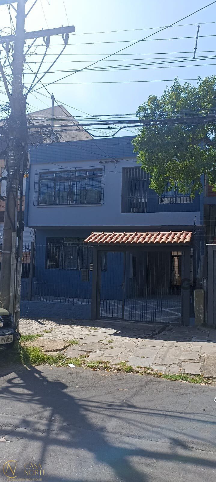 Sobrado à venda com 6 quartos, 400m², 2 suítes, 3 vagas, Rua Monsenhor Veras no bairro Santana em Porto Alegre