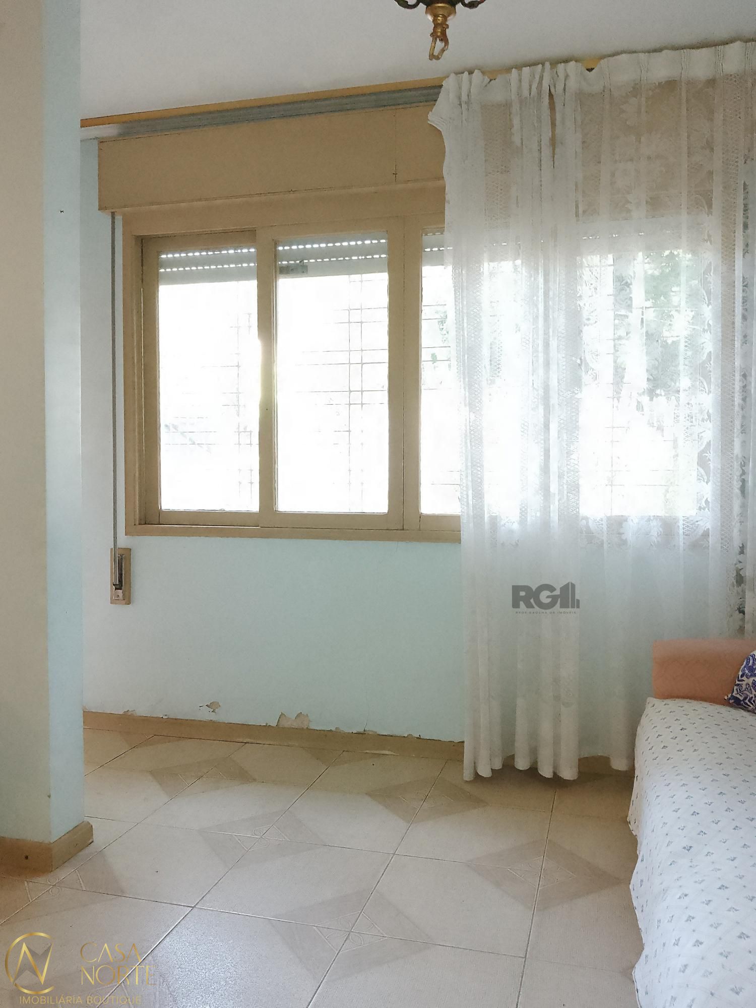Casa à venda com 4 quartos, 245m², 2 vagas, Avenida Protásio Alves no bairro Morro Santana em Porto Alegre