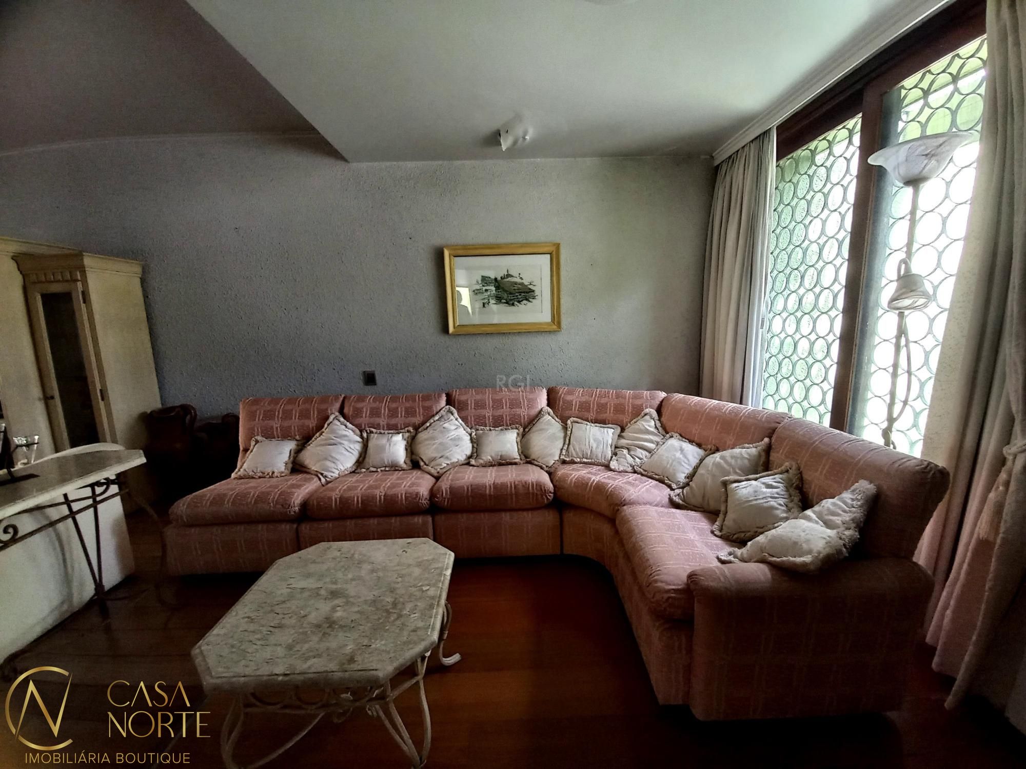 Casa à venda com 4 quartos, 300m², 1 suíte, 2 vagas, Rua Veador Porto no bairro Santana em Porto Alegre
