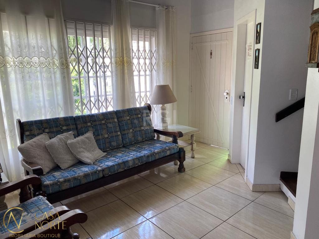 Casa à venda com 3 quartos, 316m², 1 suíte, 4 vagas, Rua São Francisco no bairro Santana em Porto Alegre