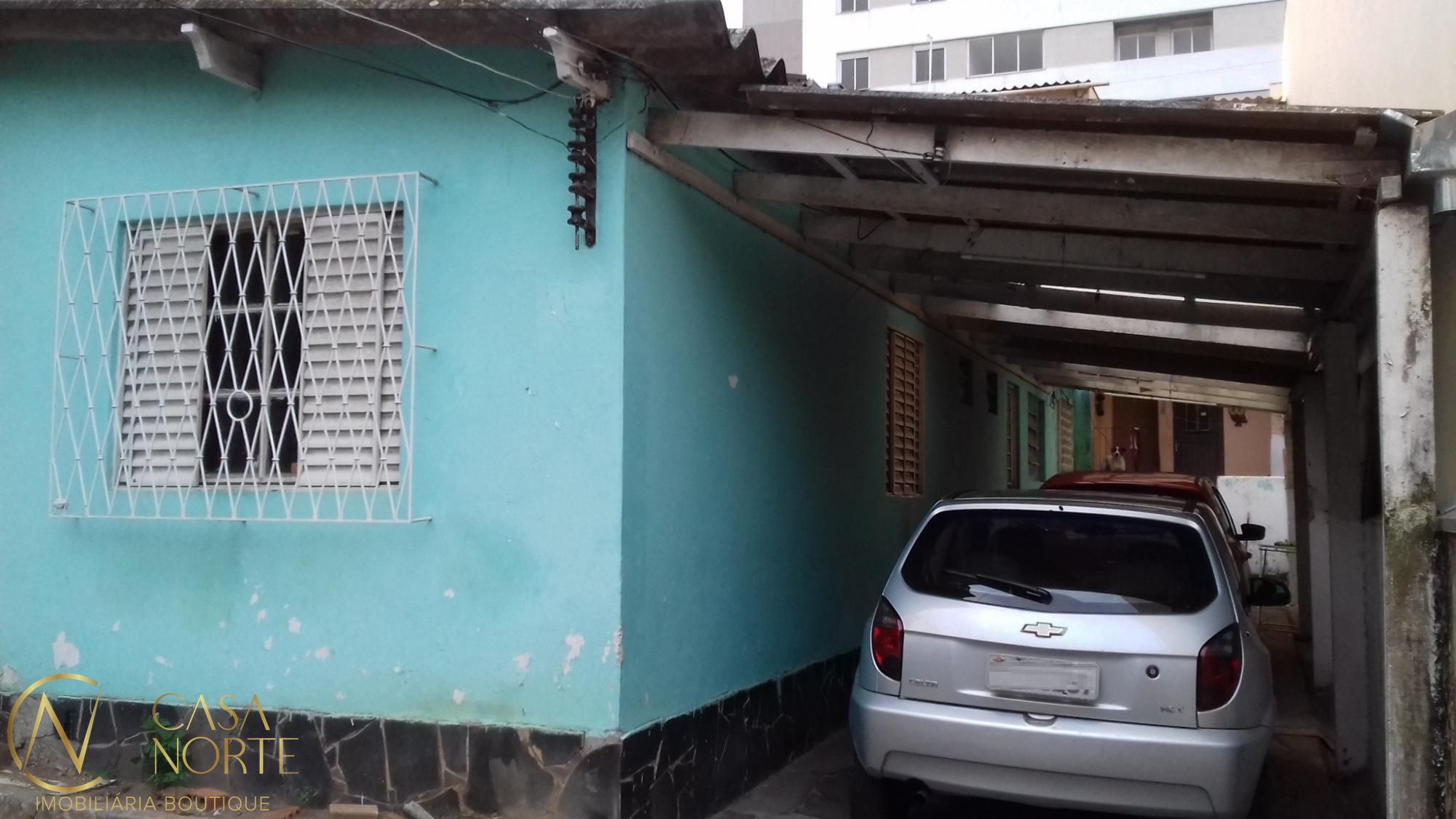 Casa à venda com 4 quartos, 81m², 3 vagas, Rua Frei Germano no bairro Partenon em Porto Alegre