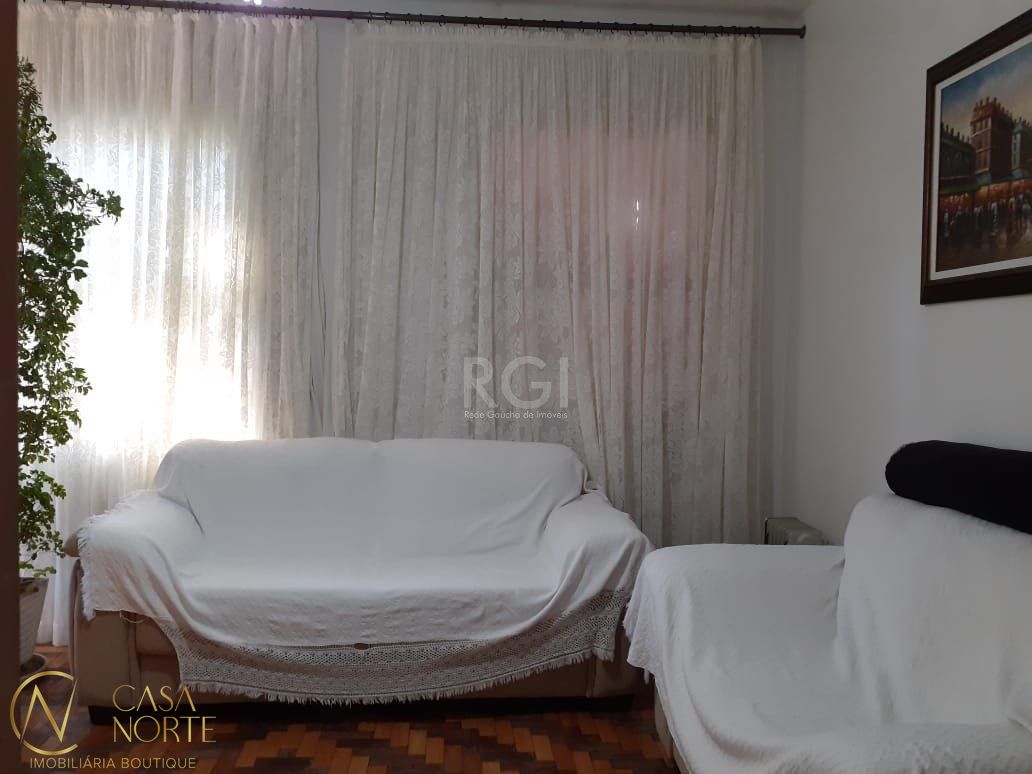 Casa à venda com 3 quartos, 360m², 1 suíte, 4 vagas, Rua Veador Porto no bairro Santana em Porto Alegre