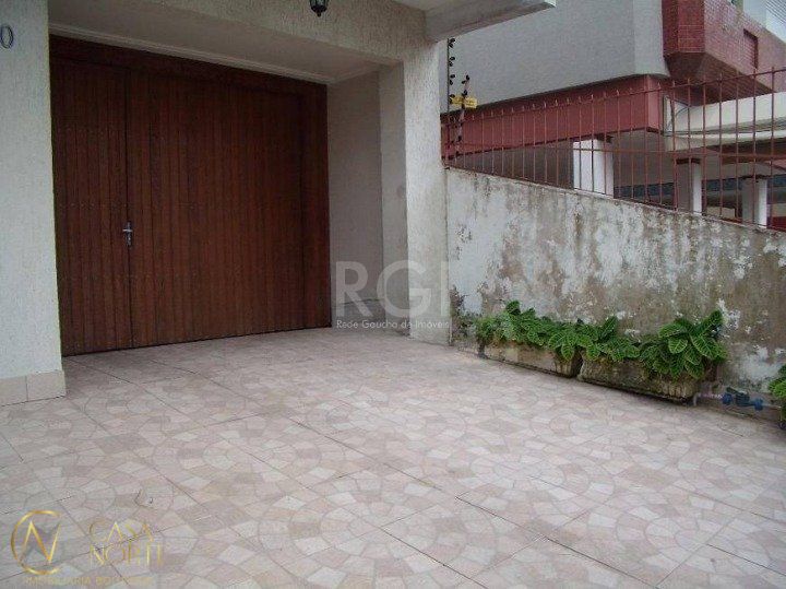 Casa à venda com 3 quartos, 93m², 1 suíte, 3 vagas, Rua Veador Porto no bairro Santana em Porto Alegre