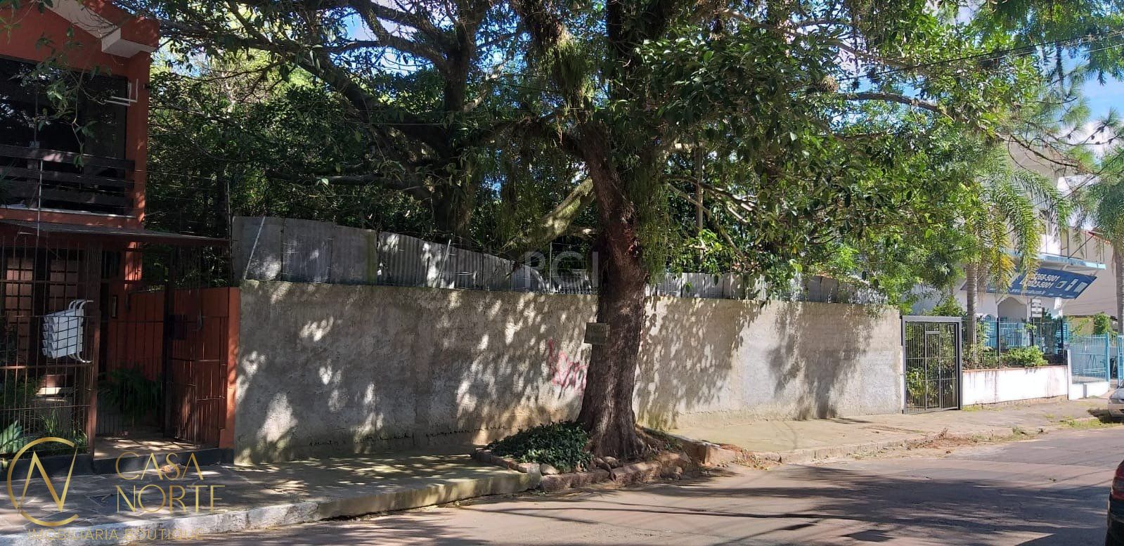 Terreno à venda  com 1014m², Rua Doutor Mário Totta no bairro Tristeza em Porto Alegre