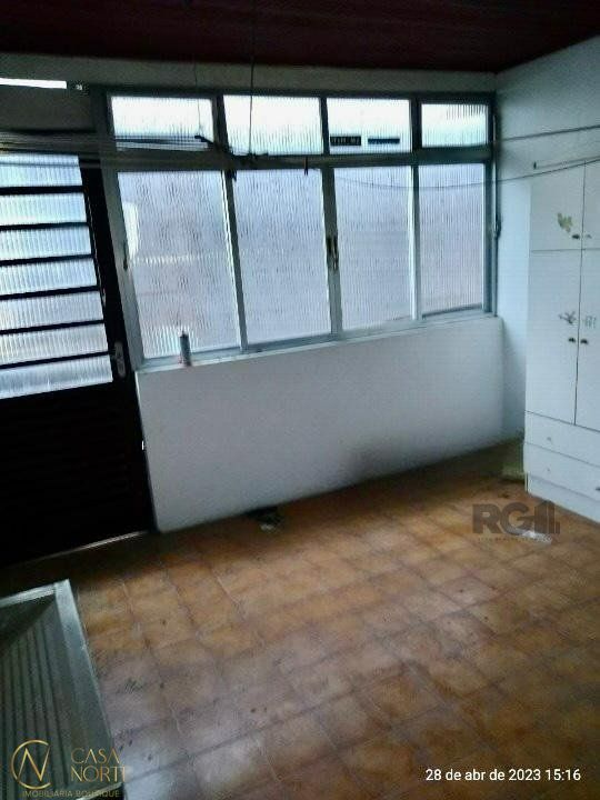 Casa à venda com 3 quartos, 250m², 1 suíte, 3 vagas, Rua Vicente da Fontoura no bairro Rio Branco em Porto Alegre