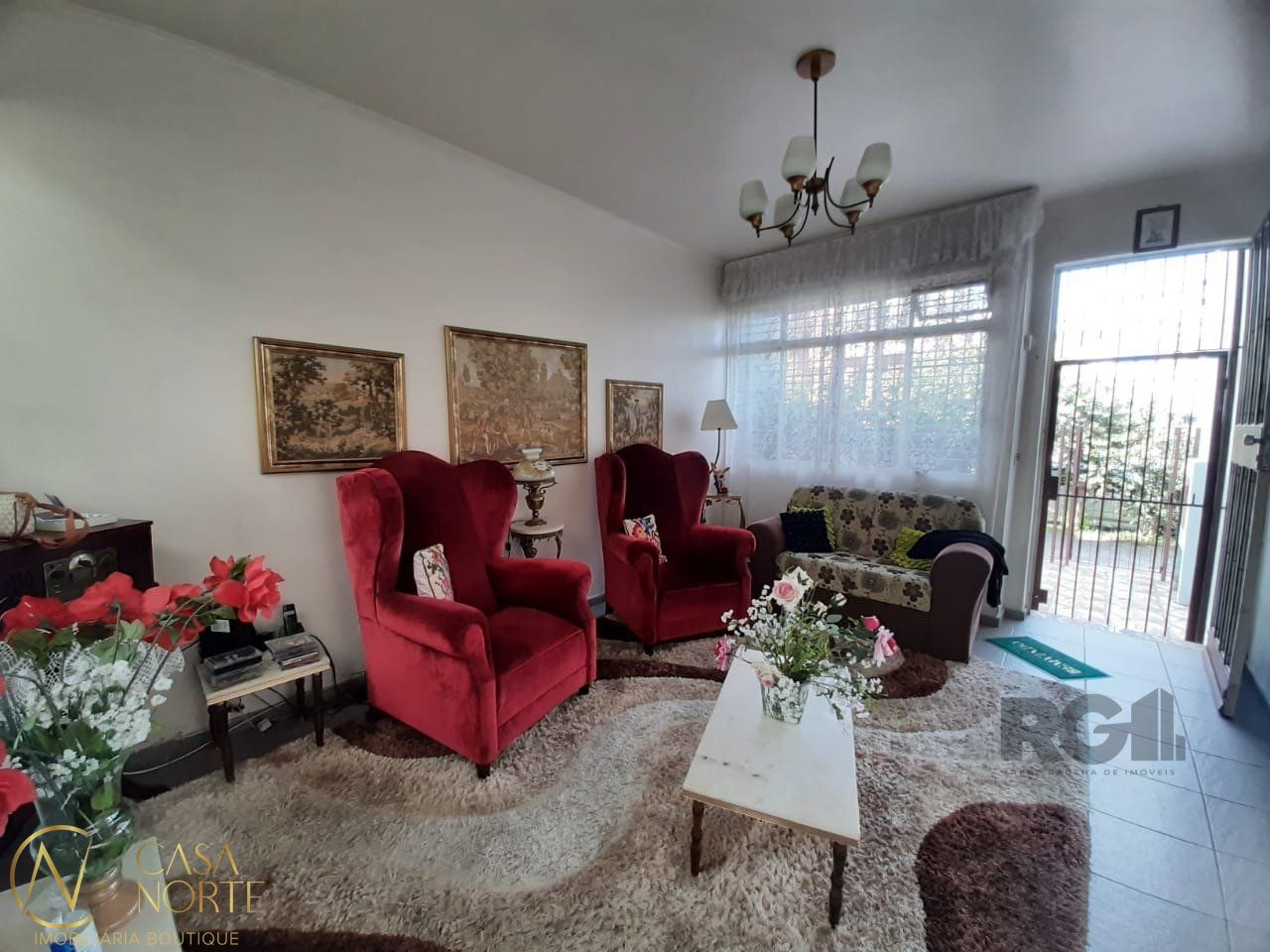 Casa à venda com 4 quartos, 256m², 1 suíte, 2 vagas, Rua Gomes Jardim no bairro Santana em Porto Alegre
