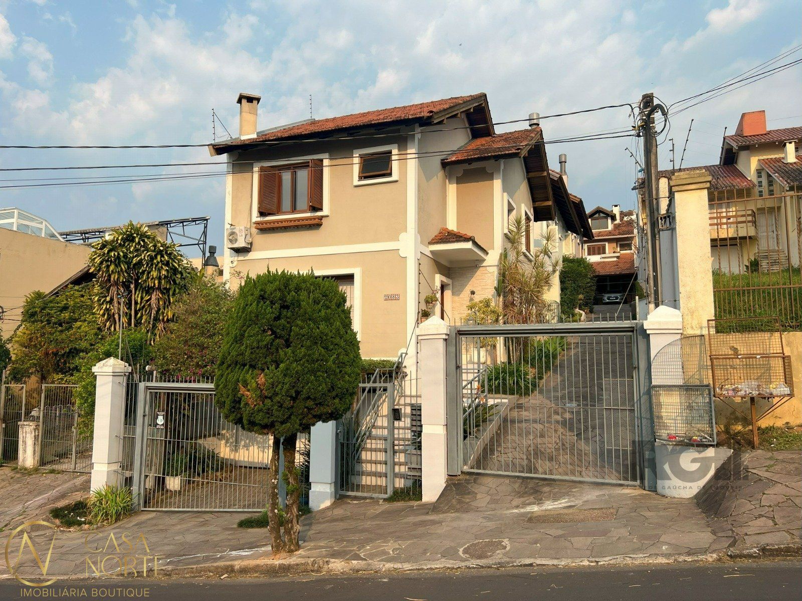 Casa de Condomínio à venda com 3 quartos, 181m², 1 suíte, 2 vagas, Rua Padre João Batista Reus no bairro Vila Conceição em Porto Alegre