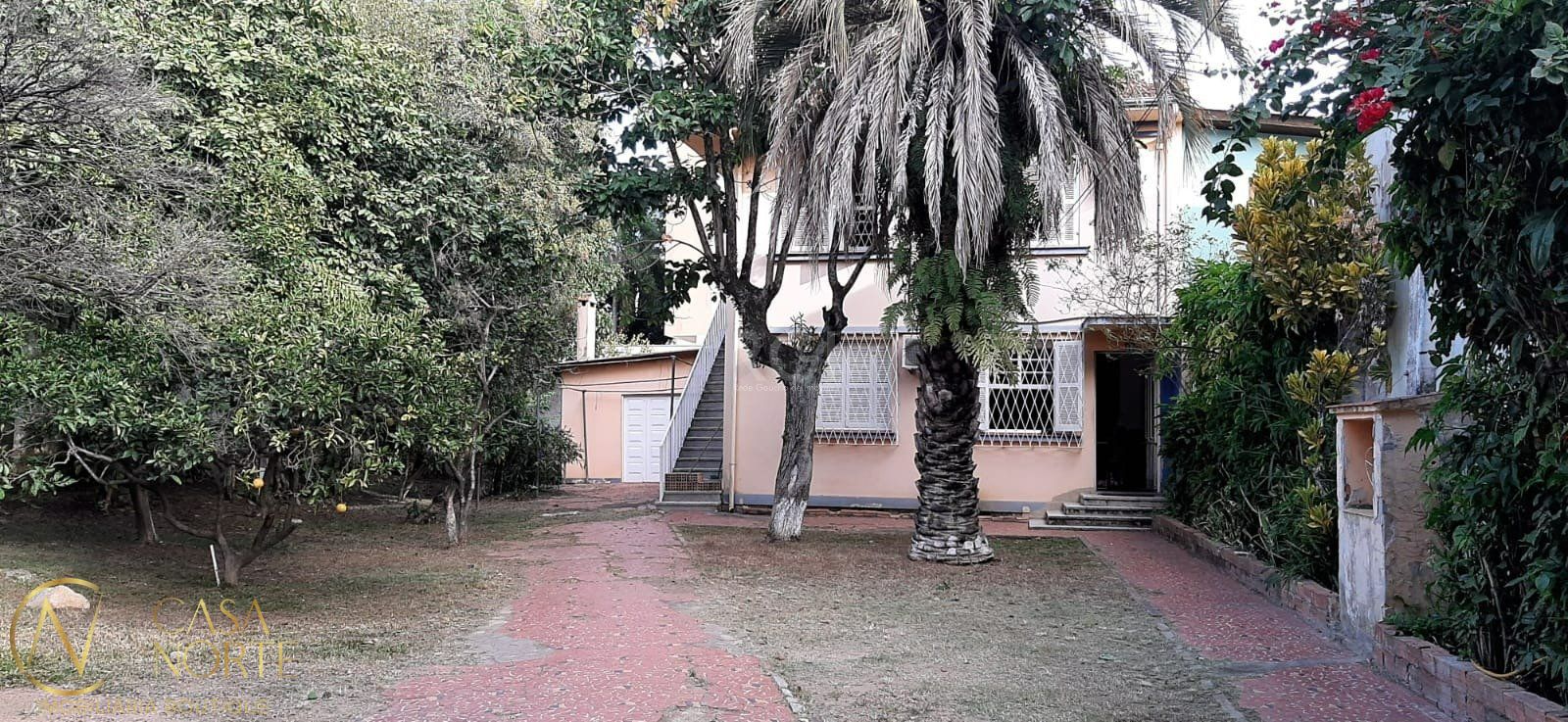 Casa à venda com 6 quartos, 200m², 6 vagas, Travessa Lucas de Lima no bairro Medianeira em Porto Alegre