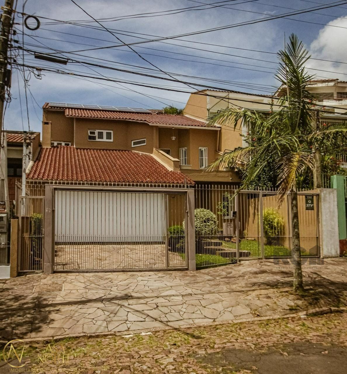Casa à venda com 3 quartos, 306m², 1 suíte, 2 vagas, Rua São Francisco de Assis no bairro Santo Antônio em Porto Alegre