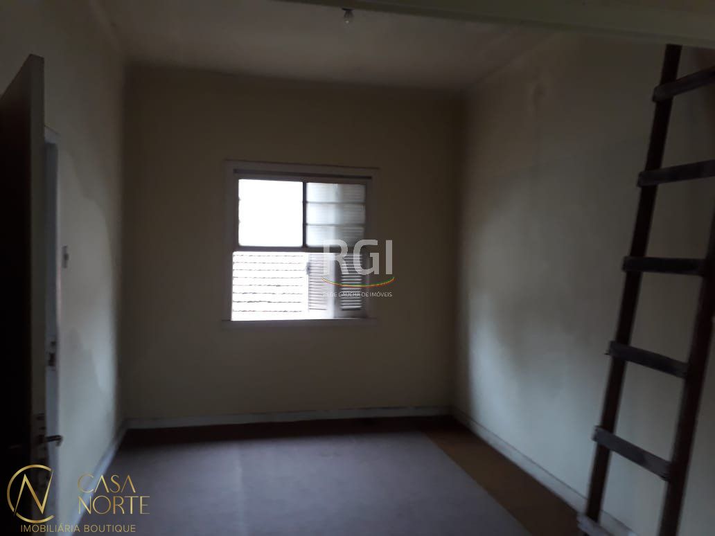 Casa à venda com 5 quartos, 415m², 3 vagas, Avenida Bastian no bairro Menino Deus em Porto Alegre