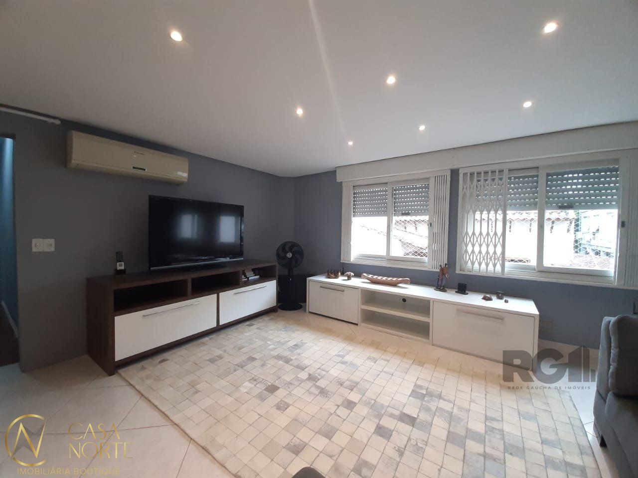 Apartamento à venda com 3 quartos, 81m², 1 vaga, Rua Monsenhor Veras no bairro Santana em Porto Alegre
