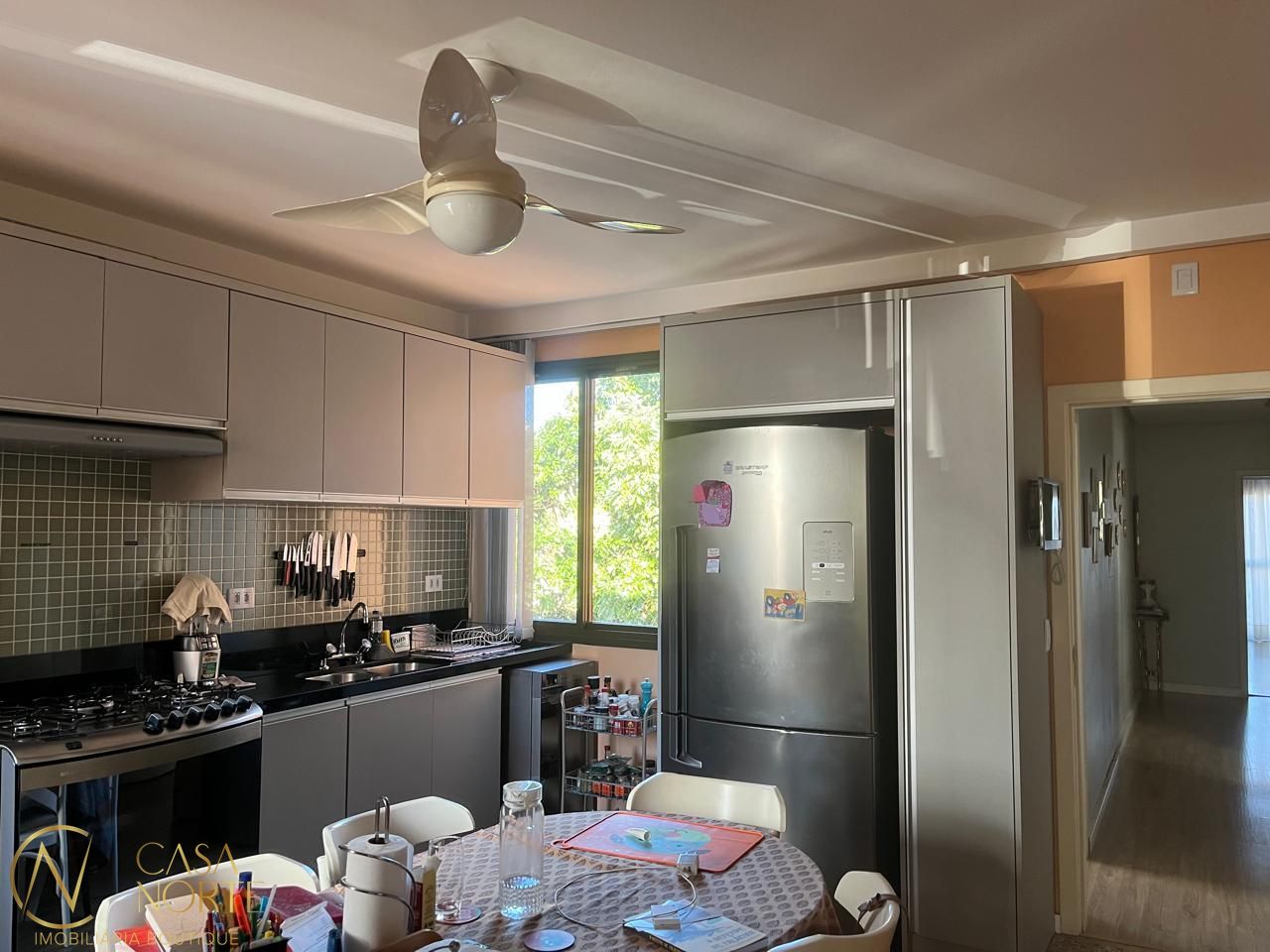Casa à venda com 3 quartos, 470m², 1 suíte, 3 vagas, Rua Luiz de Camões no bairro Santo Antônio em Porto Alegre