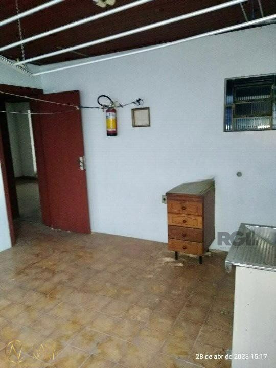 Casa à venda com 3 quartos, 250m², 1 suíte, 3 vagas, Rua Vicente da Fontoura no bairro Rio Branco em Porto Alegre