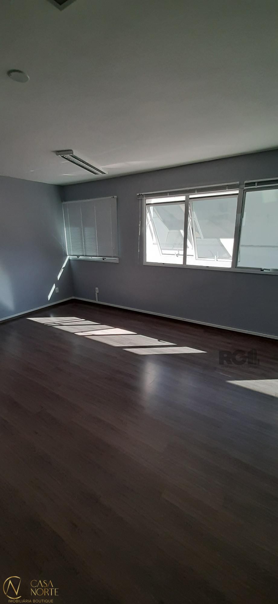 Sala Comercial à venda , 32m², Rua Visconde do Herval no bairro Menino Deus em Porto Alegre