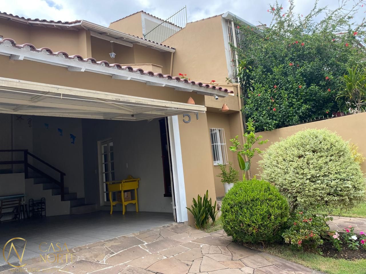 Casa à venda com 3 quartos, 306m², 1 suíte, 2 vagas, Rua São Francisco de Assis no bairro Santo Antônio em Porto Alegre