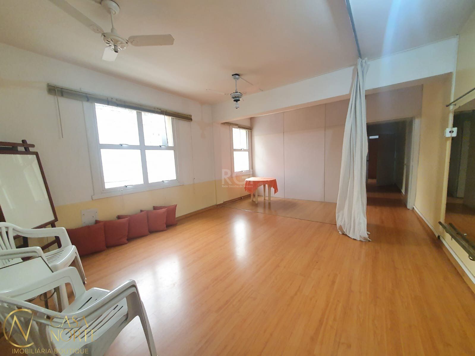 Sala Comercial à venda , 90m², Rua Doutor Flores no bairro Centro Histórico em Porto Alegre