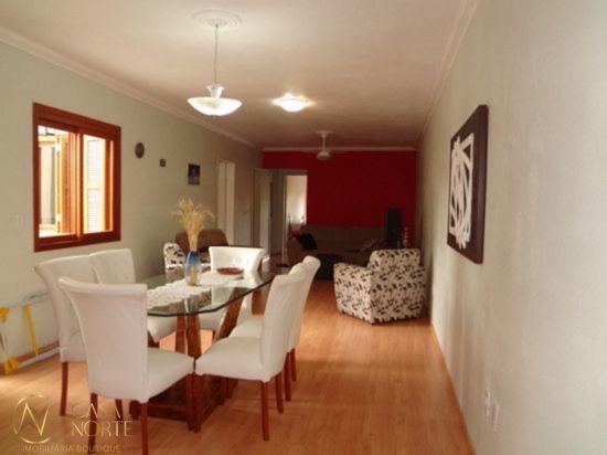 Casa à venda com 4 quartos, 330m², 1 suíte, 3 vagas, Rua Monsenhor Veras no bairro Santana em Porto Alegre