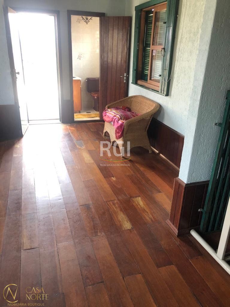 Casa à venda com 3 quartos, 143m², 2 vagas, Rua Cuiaba no bairro Medianeira em Porto Alegre
