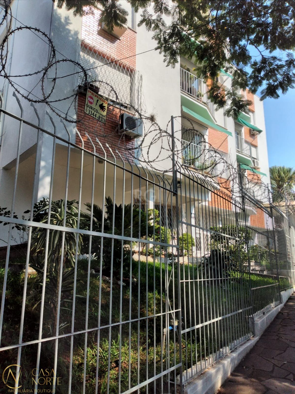 Apartamento à venda com 2 quartos, 69m², 1 vaga, Rua Fagundes Varela no bairro Santo Antônio em Porto Alegre