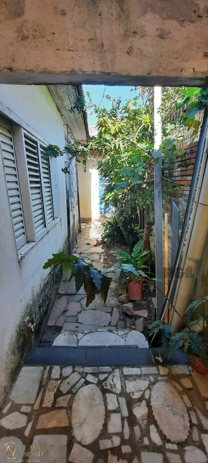 Terreno à venda  com 197m², Rua Coronel Jaime da Costa Pereira no bairro Partenon em Porto Alegre