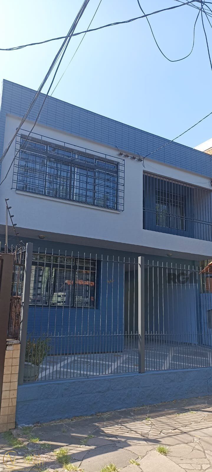 Sobrado à venda com 6 quartos, 400m², 2 suítes, 3 vagas, Rua Monsenhor Veras no bairro Santana em Porto Alegre