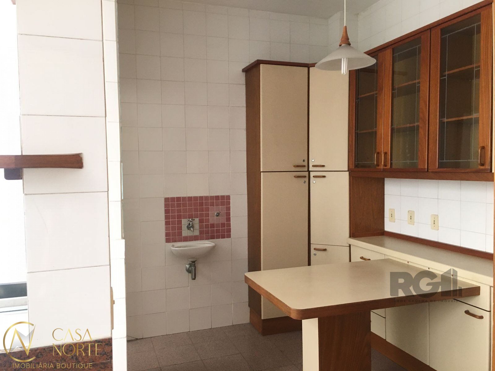 Apartamento à venda com 3 quartos, 164m², 1 suíte, 1 vaga, Rua Duque de Caxias no bairro Centro Histórico em Porto Alegre