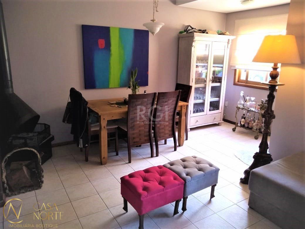 Casa de Condomínio à venda com 3 quartos, 147m², 1 suíte, 2 vagas, Estrada João Vedana no bairro Cavalhada em Porto Alegre