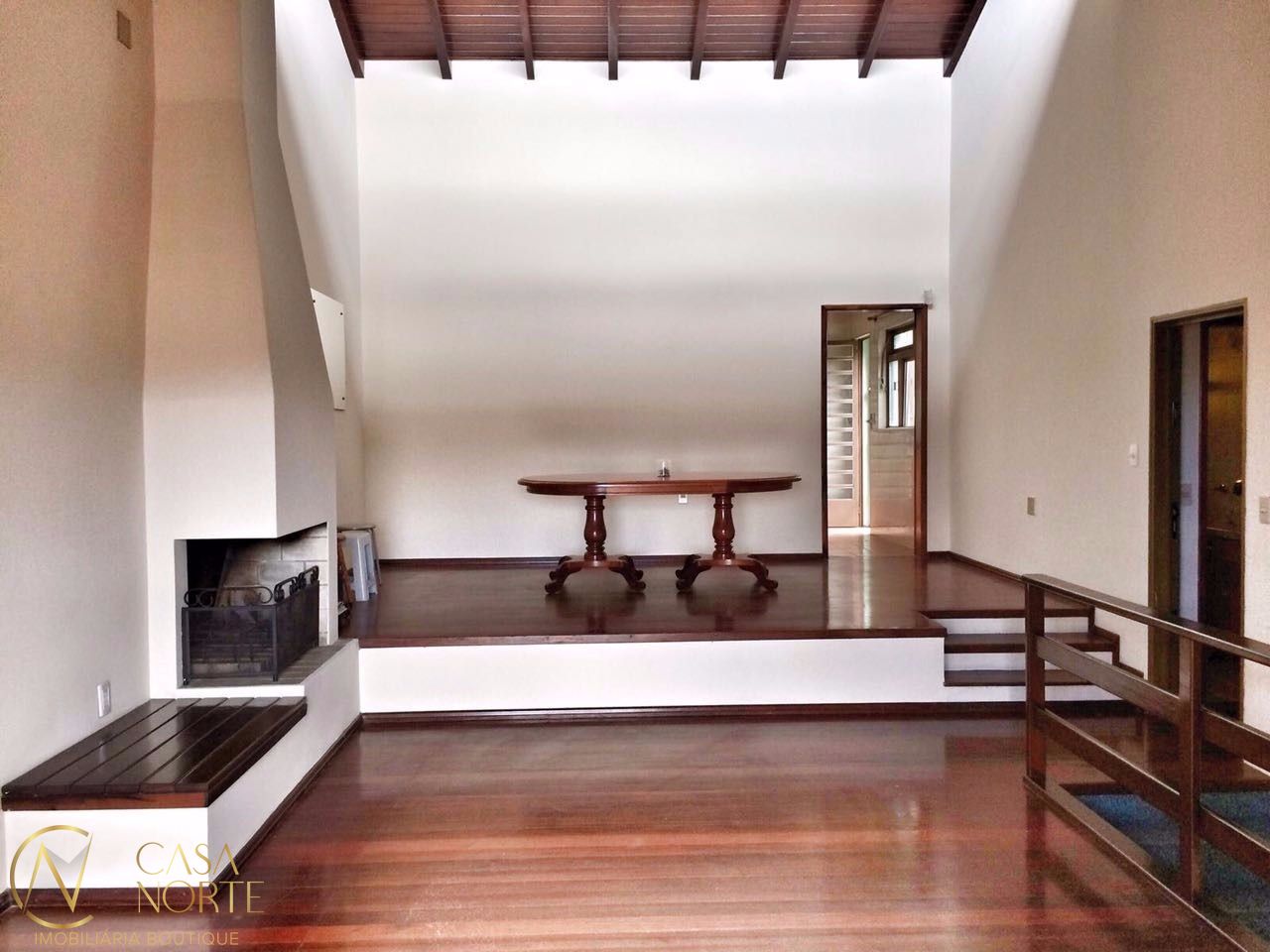 Casa à venda com 3 quartos, 293m², 1 suíte, 4 vagas, Rua Teofilo Otoni no bairro Partenon em Porto Alegre