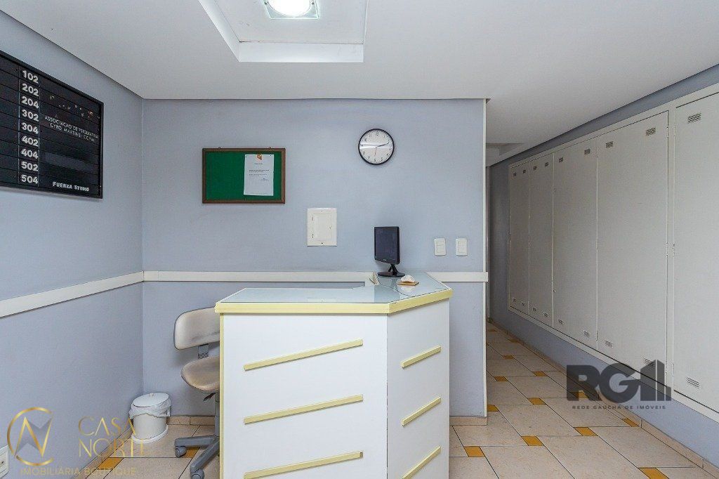 Sala Comercial à venda , 27m², Avenida Cristóvão Colombo no bairro Moinhos de Vento em Porto Alegre