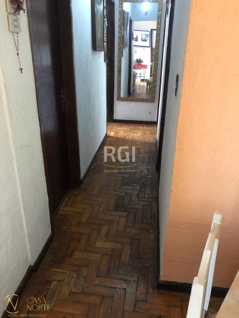 Casa à venda com 3 quartos, 143m², 2 vagas, Rua Cuiaba no bairro Medianeira em Porto Alegre