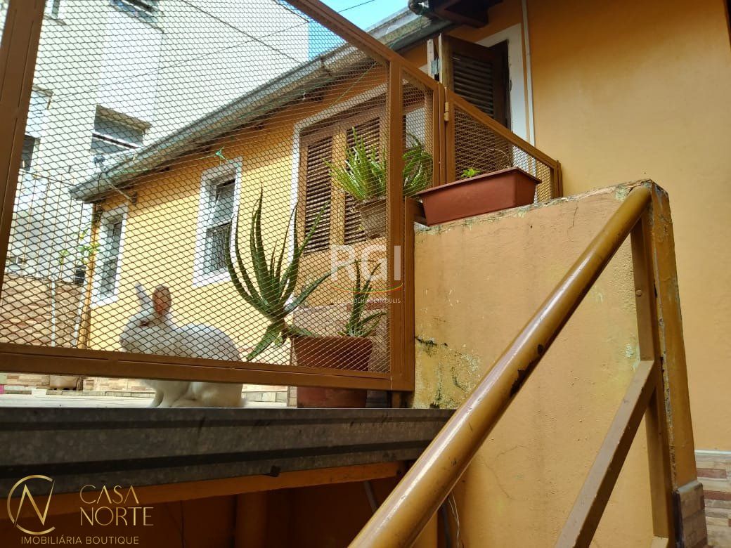 Casa à venda com 2 quartos, 164m², 2 vagas, Rua Domingos Crescencio no bairro Santana em Porto Alegre