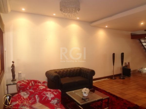 Casa à venda com 4 quartos, 395m², 4 suítes, 2 vagas, Rua Monsenhor Veras no bairro Santana em Porto Alegre