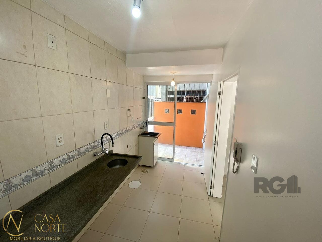 Apartamento à venda com 2 quartos, 50m², 1 vaga, Rua Luiz de Camões no bairro Santo Antônio em Porto Alegre