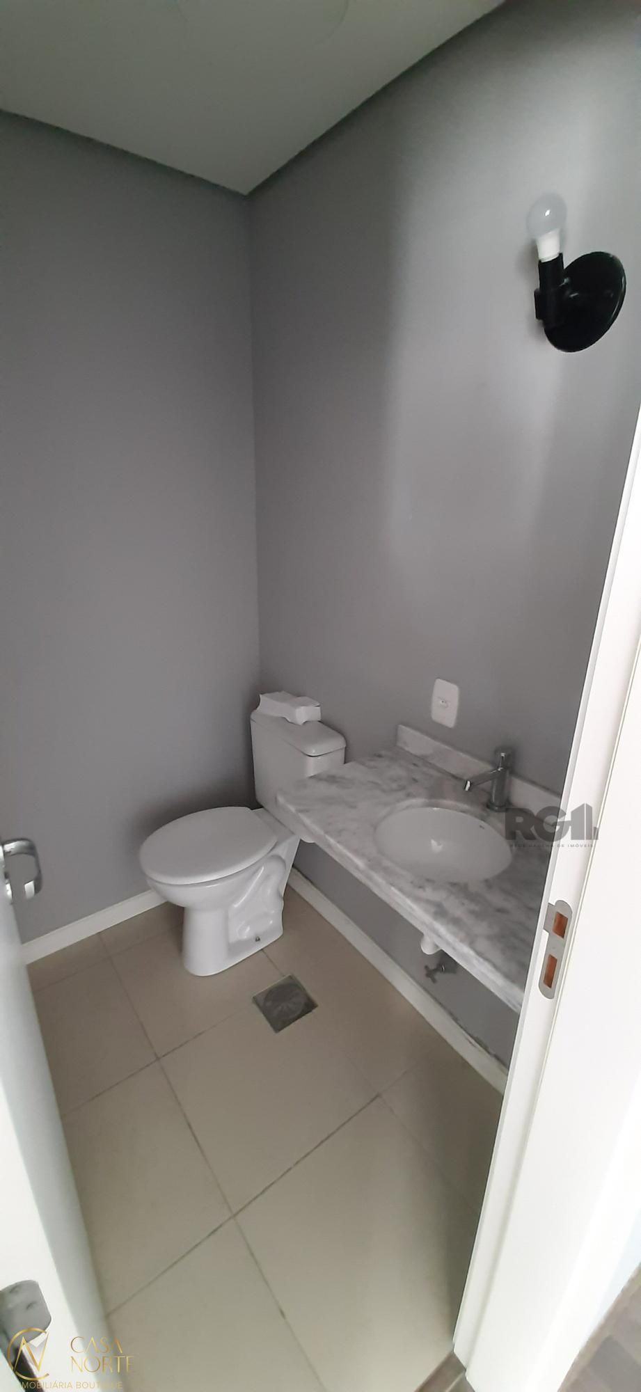 Sala Comercial à venda , 32m², Rua Visconde do Herval no bairro Menino Deus em Porto Alegre