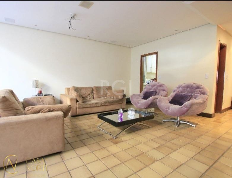 Casa à venda com 4 quartos, 395m², 4 suítes, 2 vagas, Rua Monsenhor Veras no bairro Santana em Porto Alegre
