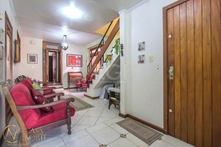 Sobrado à venda com 6 quartos, 400m², 2 suítes, 3 vagas, Rua Monsenhor Veras no bairro Santana em Porto Alegre