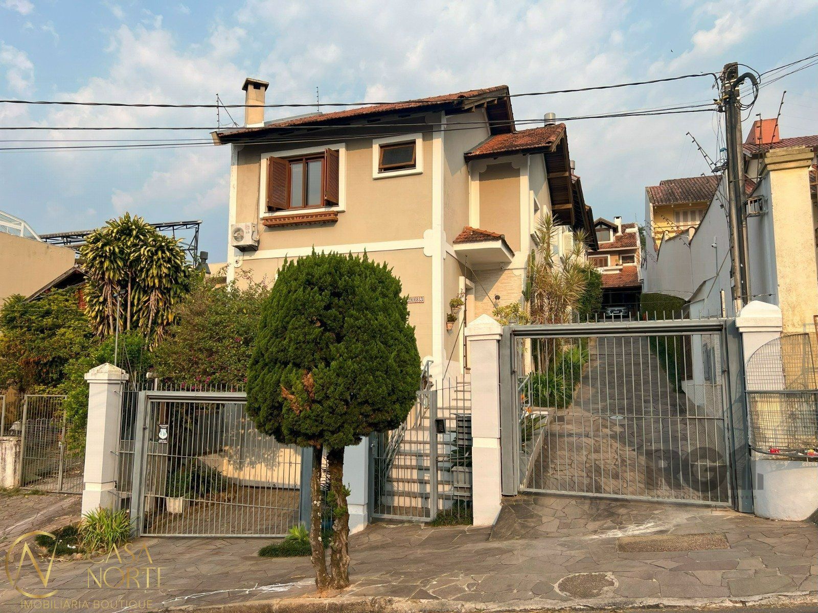 Casa de Condomínio à venda com 3 quartos, 181m², 1 suíte, 2 vagas, Rua Padre João Batista Reus no bairro Vila Conceição em Porto Alegre