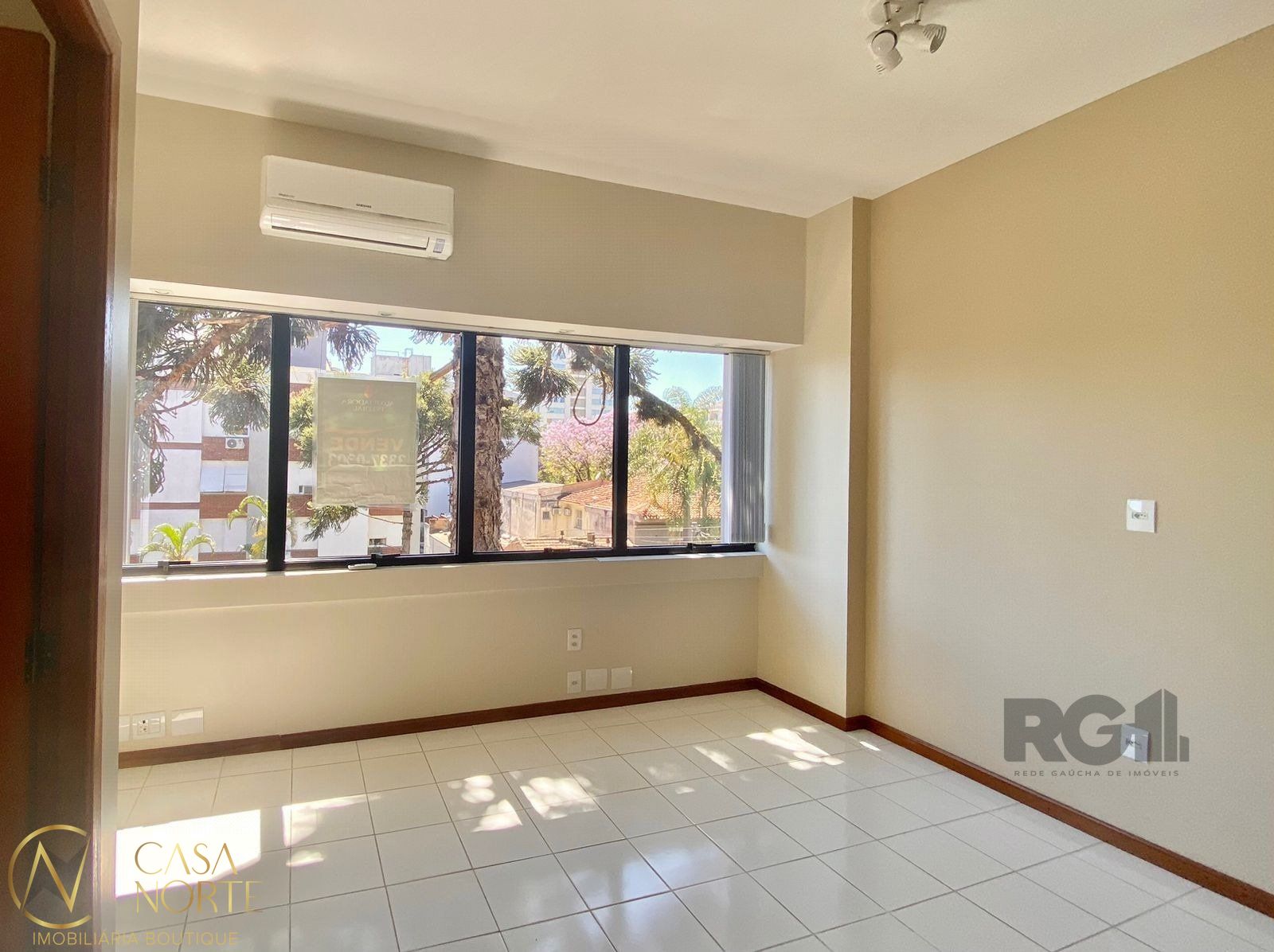 Sala Comercial à venda , 25m², Avenida Itaqui no bairro Petrópolis em Porto Alegre
