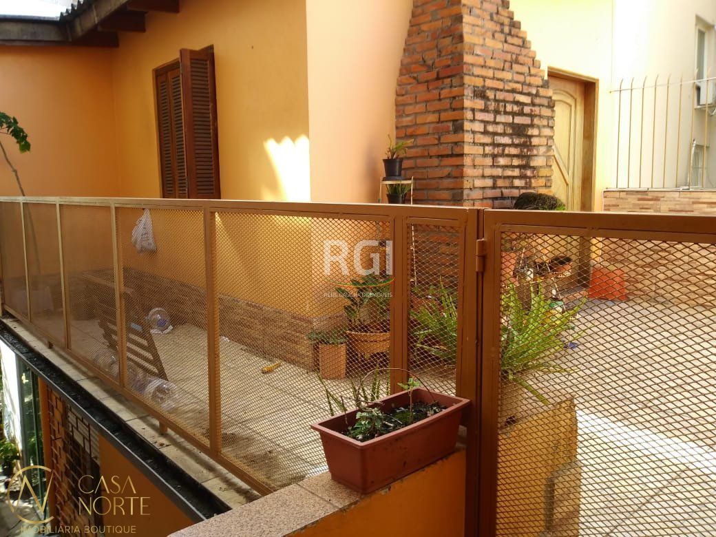 Casa à venda com 2 quartos, 164m², 2 vagas, Rua Domingos Crescencio no bairro Santana em Porto Alegre