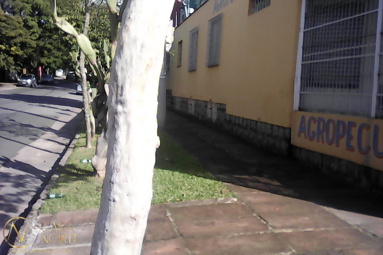 Casa à venda com 3 quartos, 300m², 2 vagas, Avenida dos Cubanos no bairro Partenon em Porto Alegre