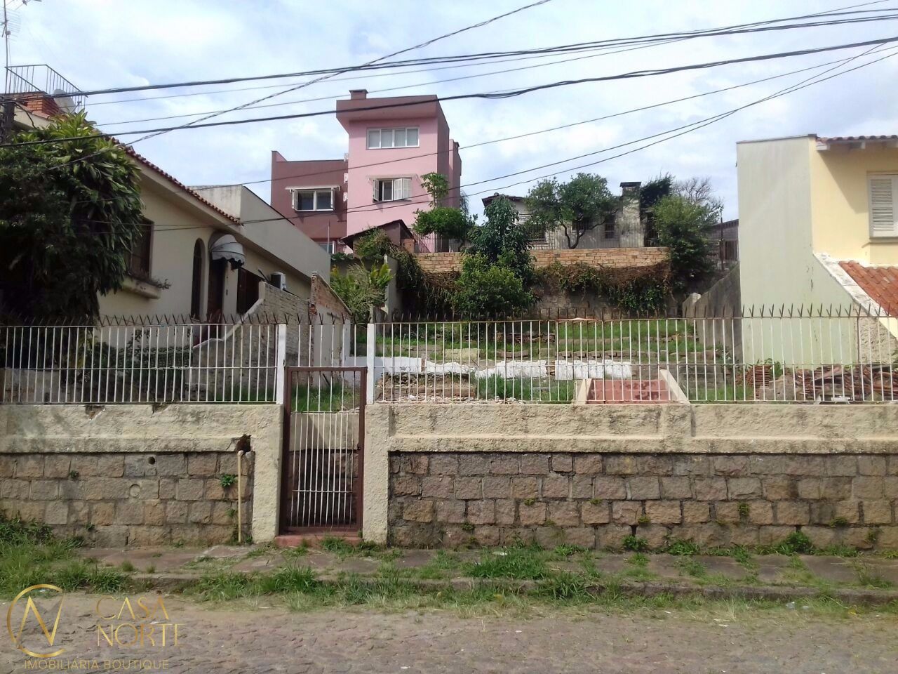 Terreno à venda  com 287m², Rua Teofilo Otoni no bairro Partenon em Porto Alegre